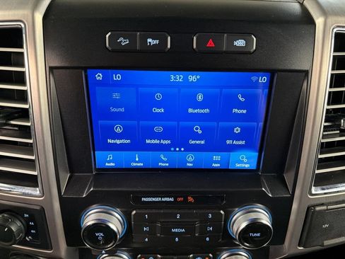 Used 2016 Ford F150 Platinum w/ Equipment Group 701A Luxury AWD/4WD image 9