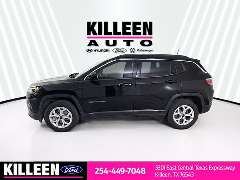 Used 2025 Jeep Compass Latitude AWD/4WD image 4
