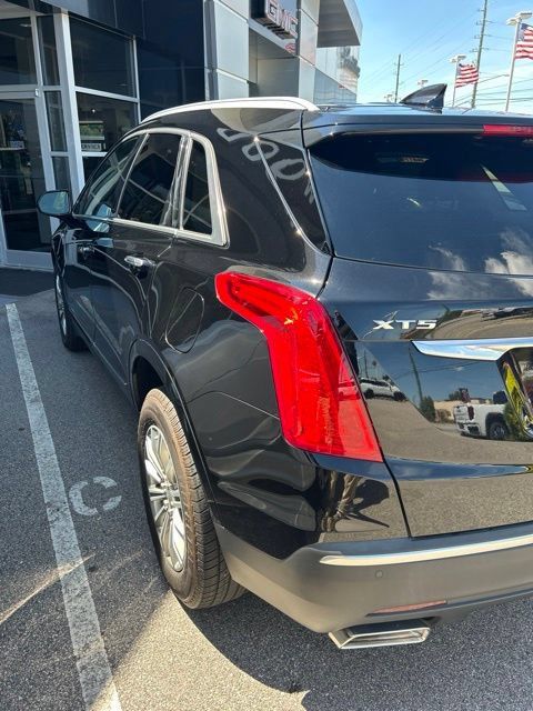 Used 2018 Cadillac XT5 Luxury w/ Driver Awareness Package FWD image 4