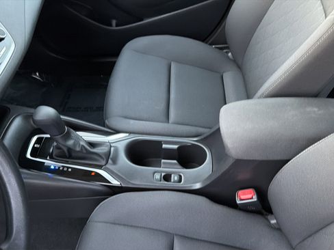 Used 2025 Toyota Corolla LE FWD image 20