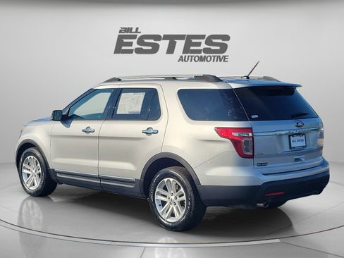 Used 2014 Ford Explorer XLT w/ Equipment Group 201A FWD image 2