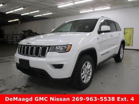 Used 2020 Jeep Grand Cherokee Laredo image 3