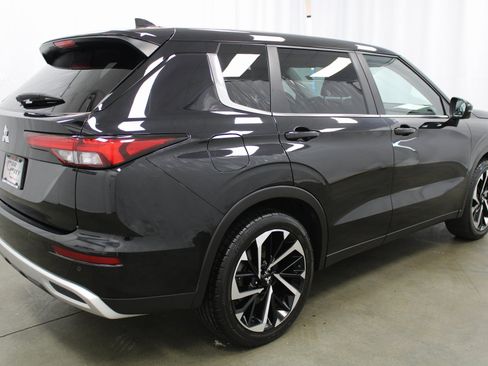 Used 2023 Mitsubishi Outlander SE image 4