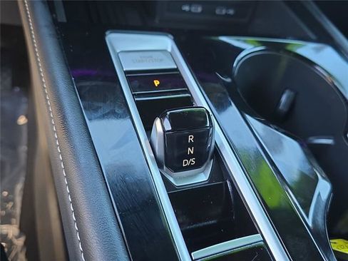 Used 2025 Volkswagen Atlas Cross Sport SEL image 22