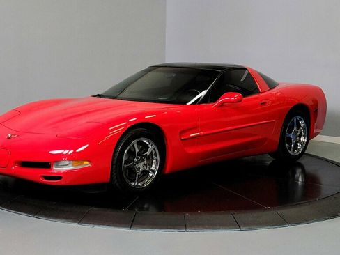 Used 2002 Chevrolet Corvette Coupe w/ Preferred Equipment Group2 image 3