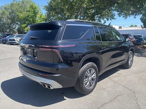 Used 2025 Chevrolet Traverse LT AWD/4WD image 6