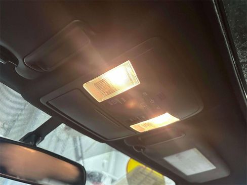 Used 2016 Toyota RAV4 SE image 31