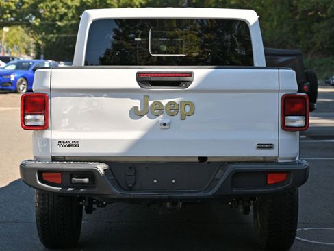 Used 2023 Jeep Gladiator Overland image 7