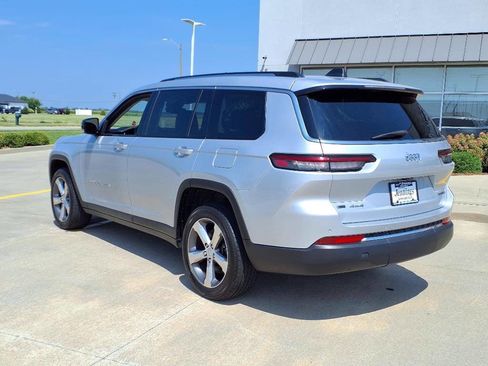 Used 2022 Jeep Grand Cherokee L Limited AWD/4WD image 3