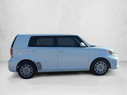 Used 2011 Scion xB FWD image 5