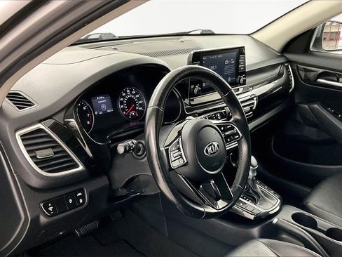 Used 2021 Kia Seltos EX image 16