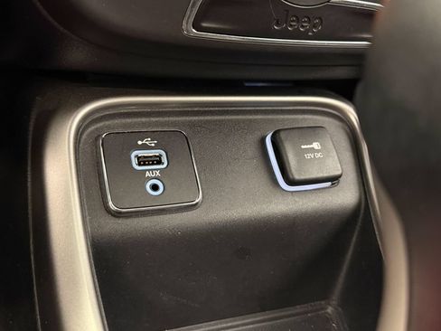 Used 2018 Jeep Compass Latitude FWD image 25