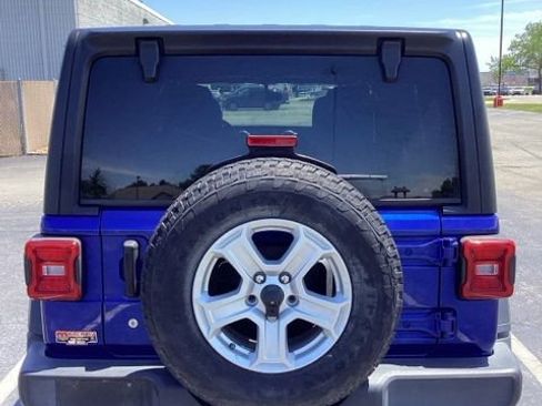 Used 2018 Jeep Wrangler Unlimited Sport AWD/4WD image 9