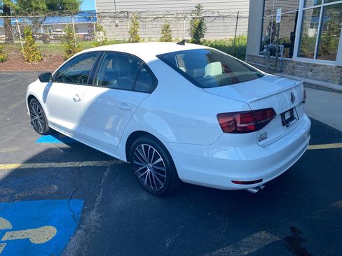 Used 2016 Volkswagen Jetta Sport FWD image 3