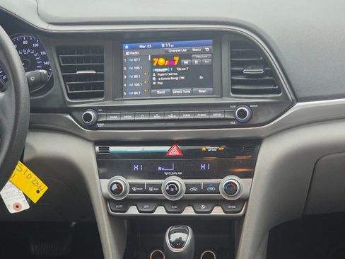 Used 2020 Hyundai Elantra SEL image 3