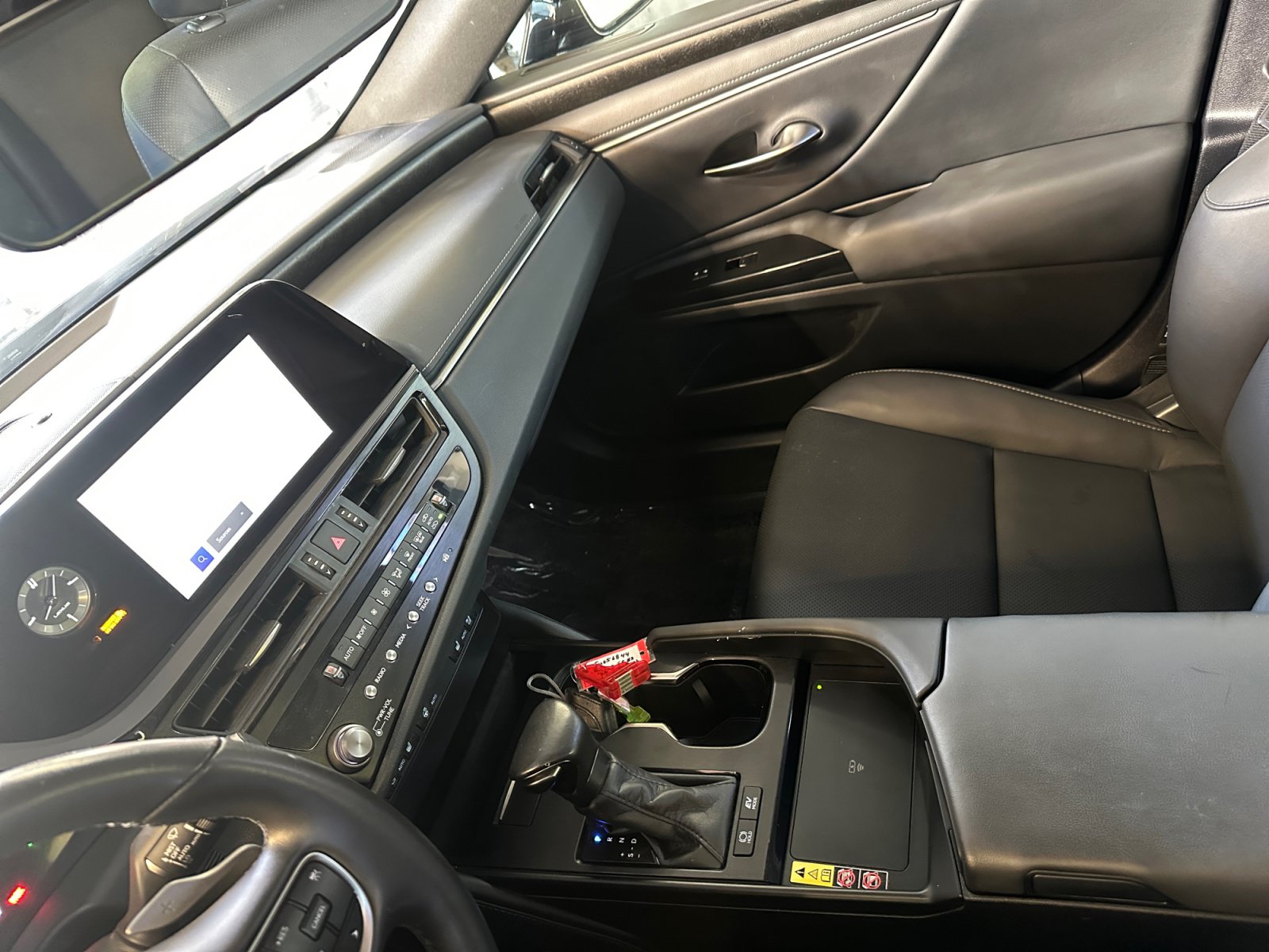 Used 2025 Lexus ES 300h w/ Premium Package FWD image 21