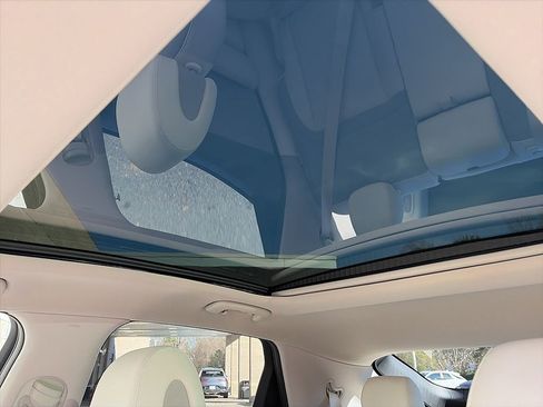 Used 2025 Genesis GV60 RWD image 8