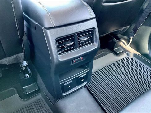 Used 2020 Ford Edge Titanium w/ Equipment Group 301A AWD/4WD image 10