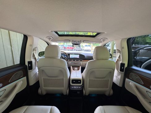 Used 2022 Mercedes-Benz GLS 450 4MATIC image 48
