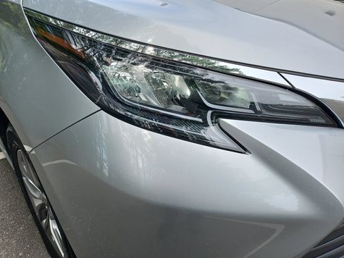 Used 2024 Toyota Sienna XLE FWD image 13