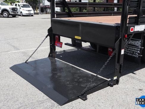 Used 2017 Ford F550 2WD Crew Cab Super Duty image 10