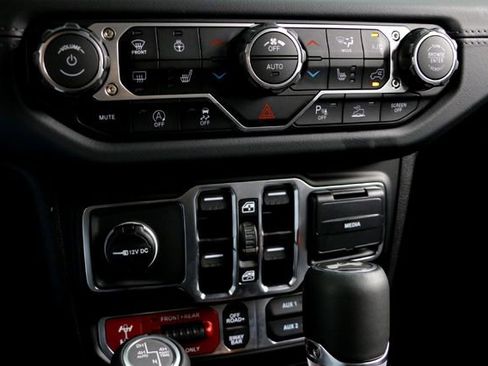 Used 2026 Jeep Wrangler Unlimited Rubicon AWD/4WD image 19