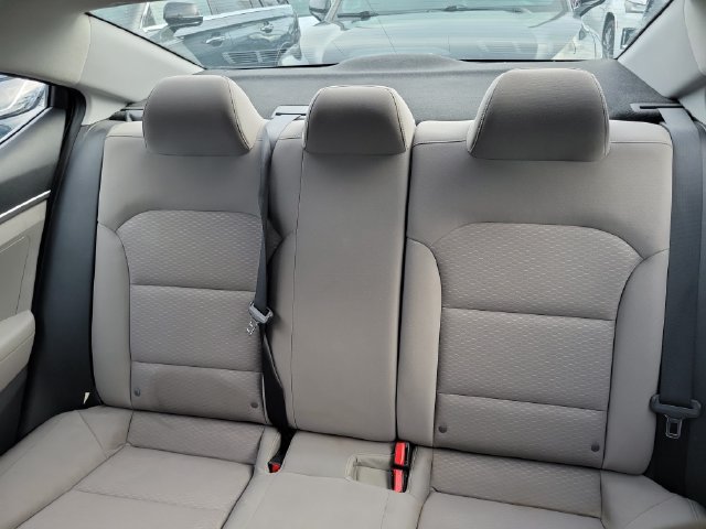 Used 2020 Hyundai Elantra SE FWD image 10
