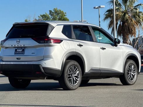 Used 2024 Nissan Rogue S image 4