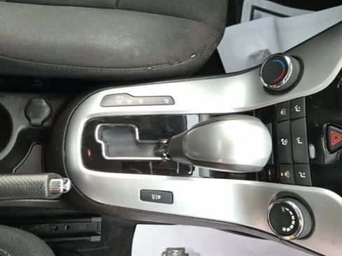 Used 2016 Chevrolet Cruze LT w/ Technology Package image 22