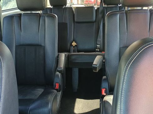 Used 2019 Dodge Grand Caravan SXT FWD image 10