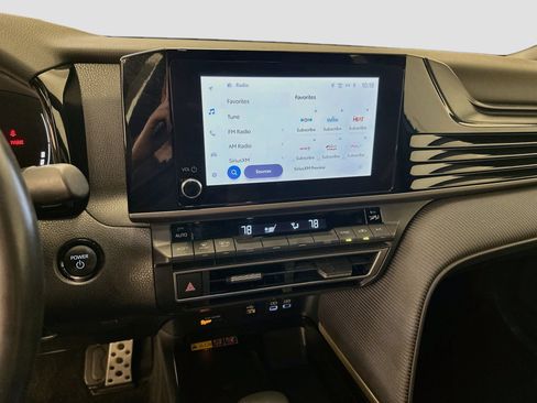 Used 2025 Toyota Camry SE FWD image 25