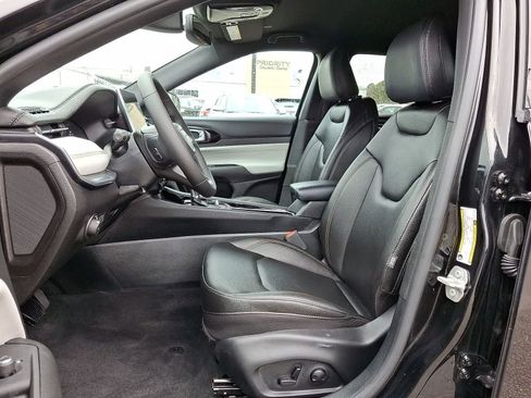 Used 2024 Jeep Compass Limited image 24