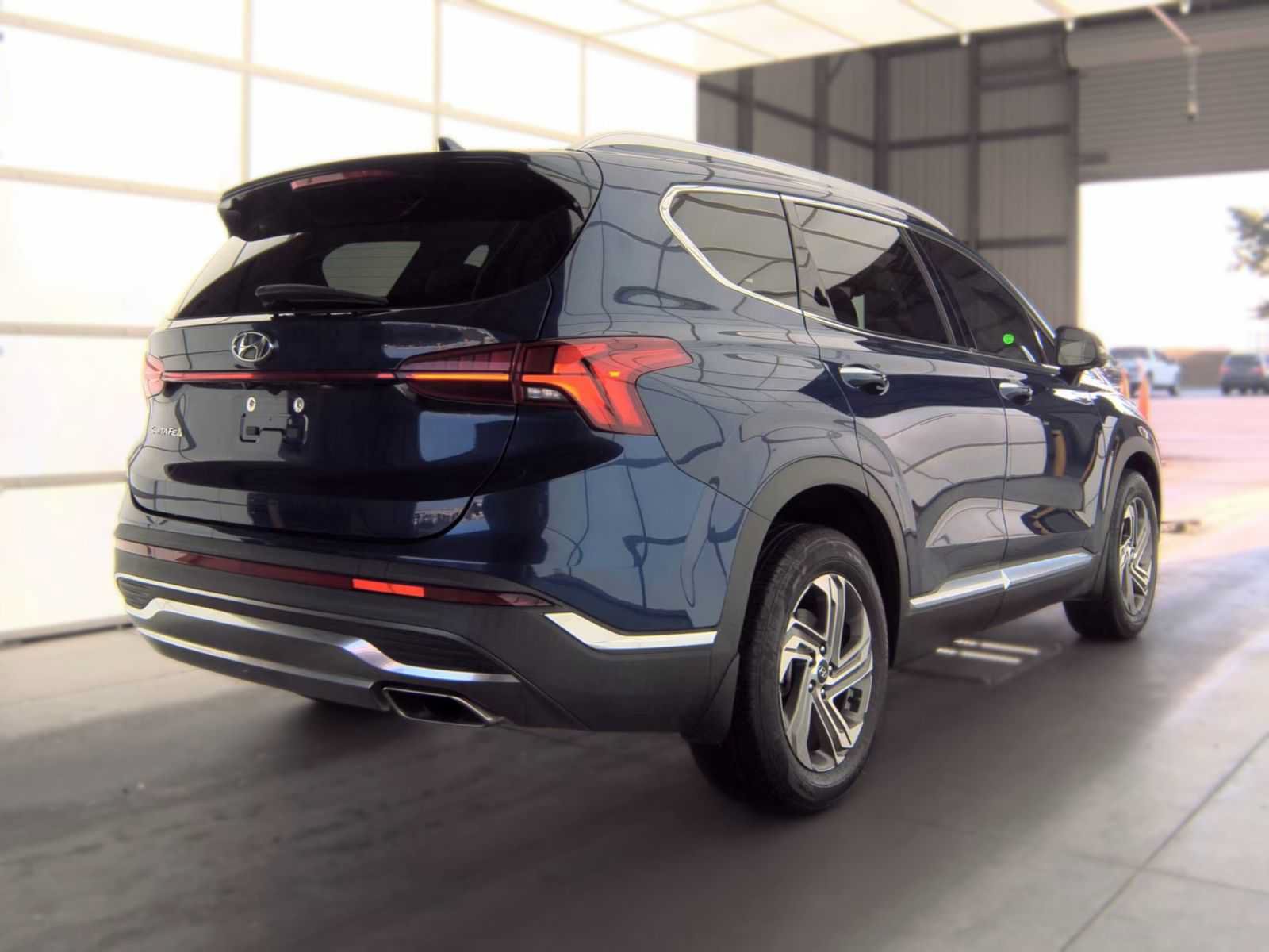 Used 2023 Hyundai Santa Fe SEL w/ Premium Package FWD image 3