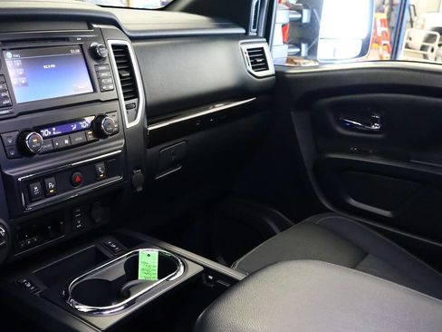 Used 2018 Nissan Titan SV w/ SV Convenience Package AWD/4WD image 15