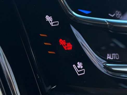 Used 2017 Cadillac Escalade Platinum RWD image 16
