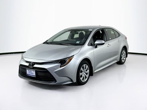 Used 2023 Toyota Corolla LE FWD image 1