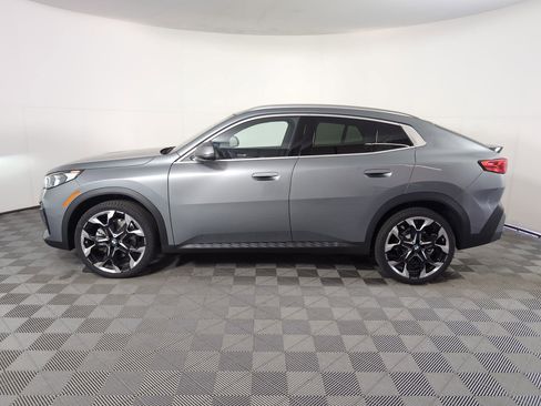 New 2025 BMW X2 xDrive28i w/ Premium Package image 2