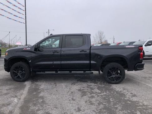 Used 2023 Chevrolet Silverado 1500 Custom Trail Boss AWD/4WD image 11