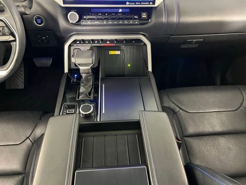 Used 2024 Toyota Tundra Platinum image 17