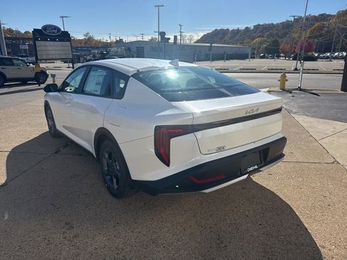 New 2025 Kia K4 LXS image 5