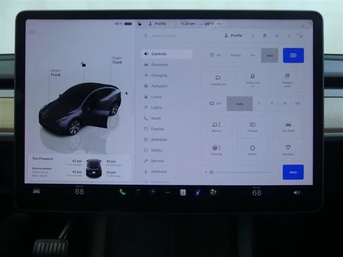 Used 2023 Tesla Model Y AWD image 13