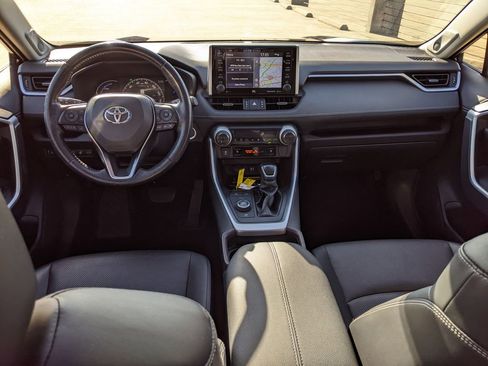 Used 2019 Toyota RAV4 Limited image 12