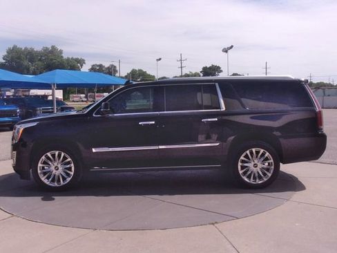 Used 2017 Cadillac Escalade ESV Premium Luxury AWD/4WD image 22