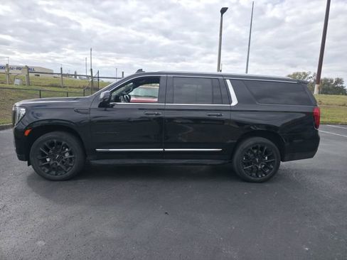Used 2024 GMC Yukon XL SLT w/ SLT Luxury Package image 8