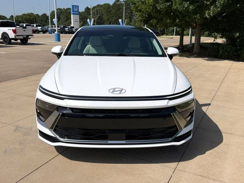 Used 2025 Hyundai Sonata SEL FWD image 2