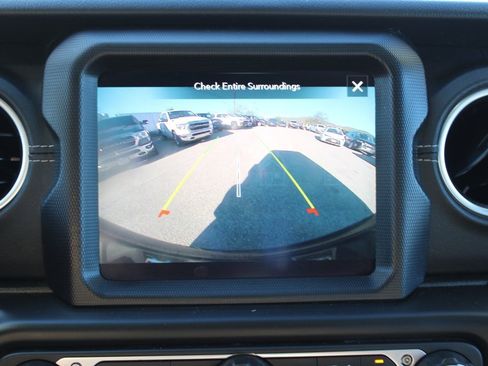 Used 2023 Jeep Wrangler Unlimited Sahara image 21