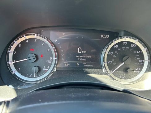 Used 2024 Toyota Highlander XLE FWD image 25