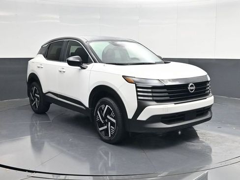 Used 2025 Nissan Kicks SV image 1