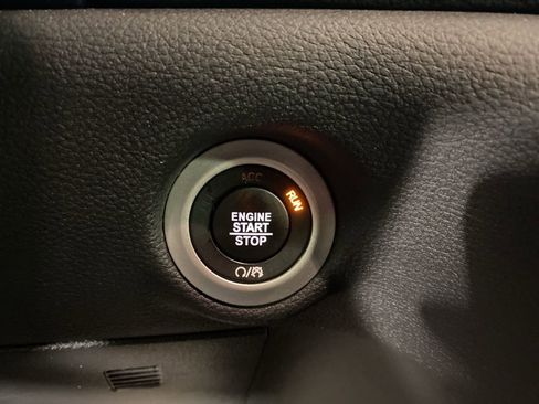 Used 2026 Chrysler Pacifica Select FWD image 7