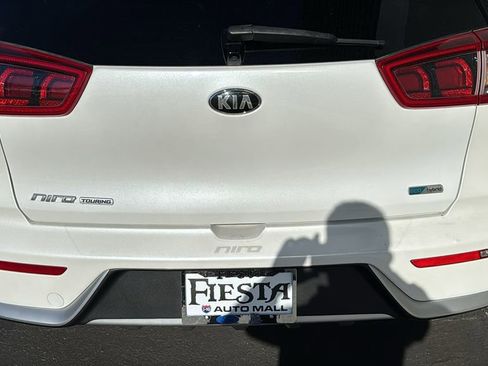 Used 2017 Kia Niro EX image 7